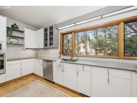 8709 SW 11th Avenue Portland OR 97219