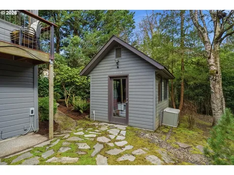 8709 SW 11th Avenue Portland OR 97219