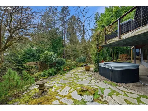 8709 SW 11th Avenue Portland OR 97219