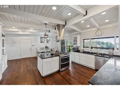 94532 Golf Course Lane North Bend OR 97459