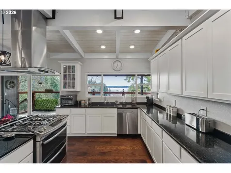 94532 Golf Course Lane North Bend OR 97459