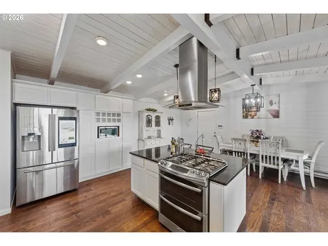94532 Golf Course Lane North Bend OR 97459