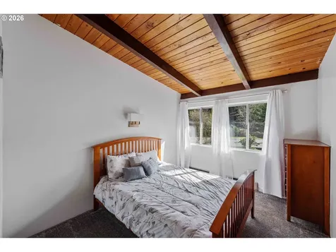 94532 Golf Course Lane North Bend OR 97459