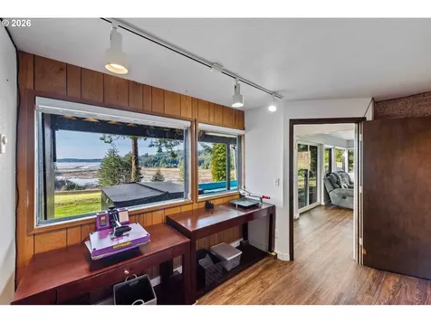 94532 Golf Course Lane North Bend OR 97459