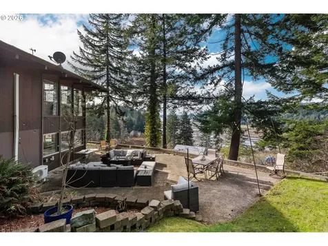 94532 Golf Course Lane North Bend OR 97459