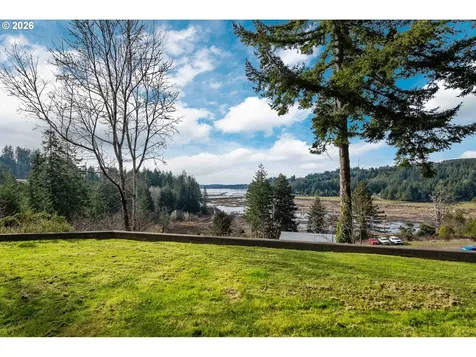 94532 Golf Course Lane North Bend OR 97459
