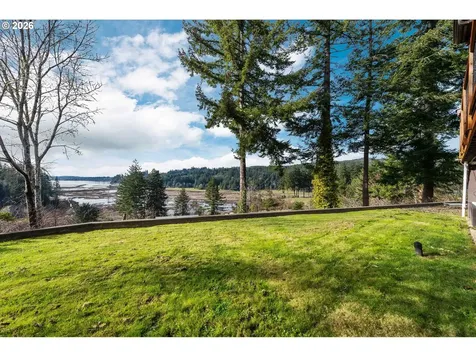 94532 Golf Course Lane North Bend OR 97459