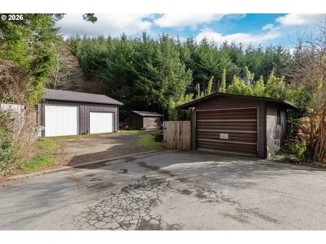 94532 Golf Course Lane North Bend OR 97459