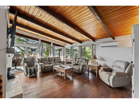 94532 Golf Course Lane North Bend OR 97459