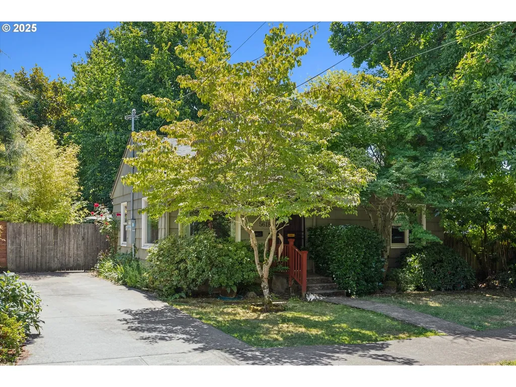 5618 SE Pine Street Portland OR 97215