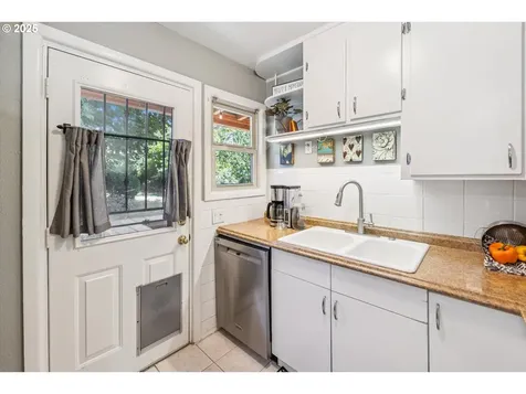 5618 SE Pine Street Portland OR 97215
