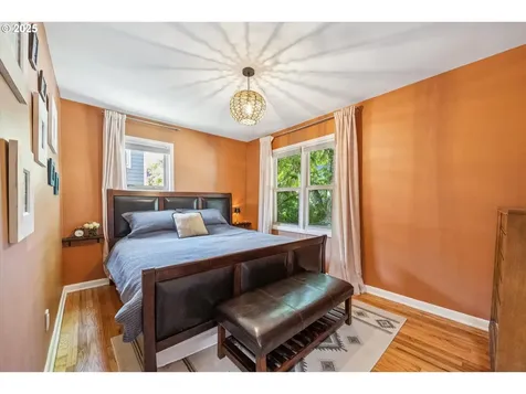 5618 SE Pine Street Portland OR 97215