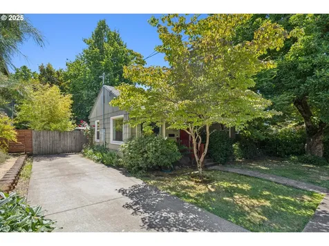 5618 SE Pine Street Portland OR 97215