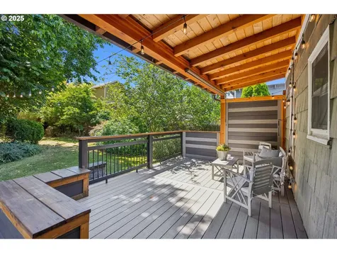 5618 SE Pine Street Portland OR 97215