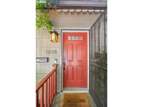 5618 SE Pine Street Portland OR 97215