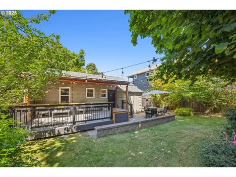 5618 SE Pine Street Portland OR 97215