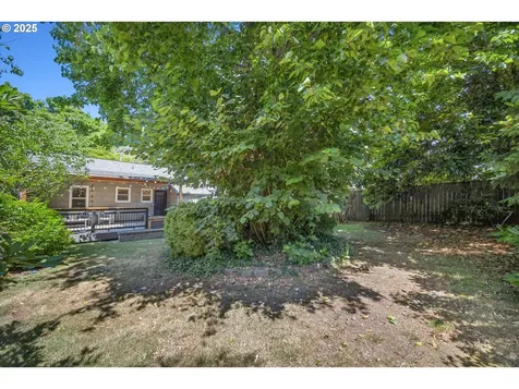 5618 SE Pine Street Portland OR 97215