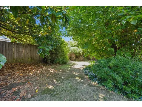 5618 SE Pine Street Portland OR 97215