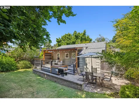 5618 SE Pine Street Portland OR 97215