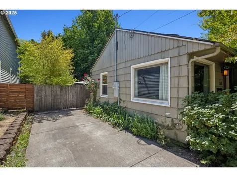 5618 SE Pine Street Portland OR 97215