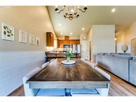 1082 Kaylee Avenue Junction City OR 97448