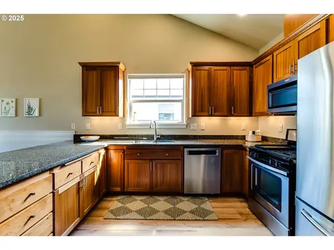 1082 Kaylee Avenue Junction City OR 97448