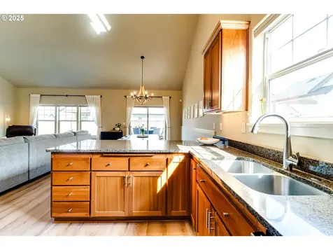 1082 Kaylee Avenue Junction City OR 97448