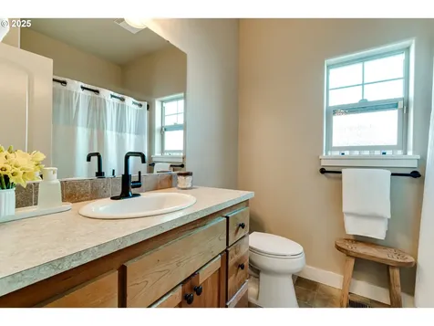 1082 Kaylee Avenue Junction City OR 97448