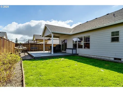 1082 Kaylee Avenue Junction City OR 97448