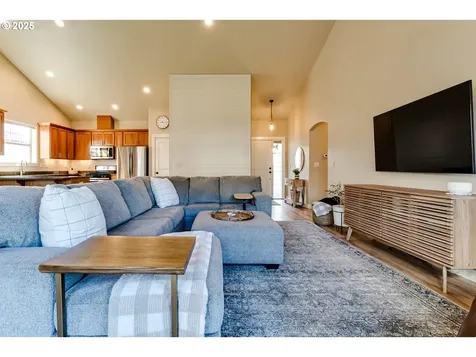 1082 Kaylee Avenue Junction City OR 97448
