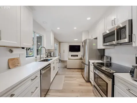 1121 SW 208th Place Beaverton OR 97003