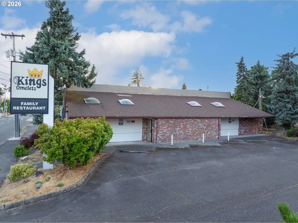 10711 NE Halsey Street Portland OR 97220