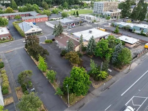 10711 NE Halsey Street Portland OR 97220