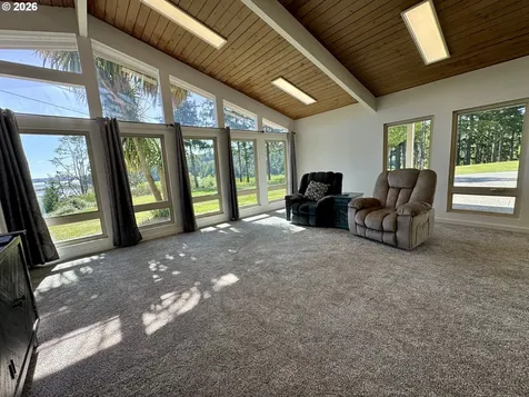 94475 Golf Course Lane North Bend OR 97459