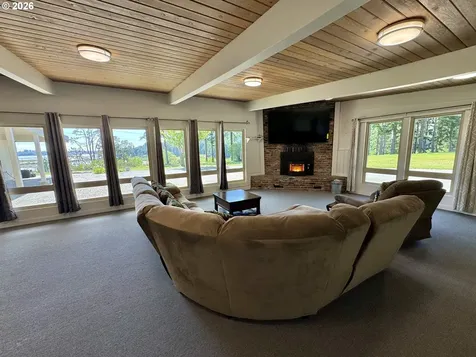 94475 Golf Course Lane North Bend OR 97459