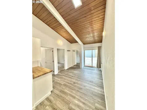 94475 Golf Course Lane North Bend OR 97459