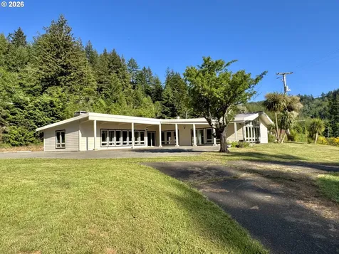 94475 Golf Course Lane North Bend OR 97459