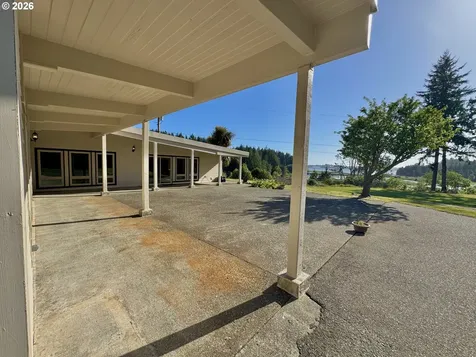 94475 Golf Course Lane North Bend OR 97459