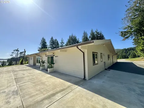 94475 Golf Course Lane North Bend OR 97459