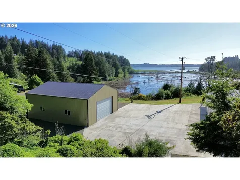 94475 Golf Course Lane North Bend OR 97459