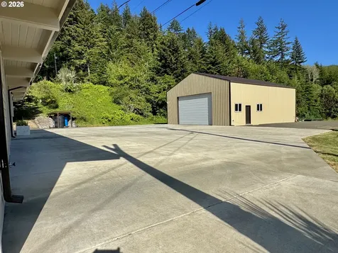 94475 Golf Course Lane North Bend OR 97459