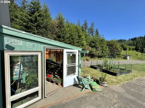 94475 Golf Course Lane North Bend OR 97459
