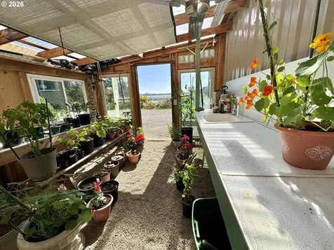 94475 Golf Course Lane North Bend OR 97459