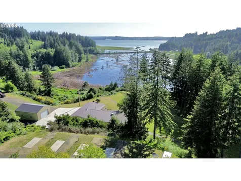 94475 Golf Course Lane North Bend OR 97459