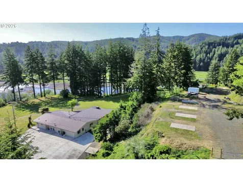 94475 Golf Course Lane North Bend OR 97459