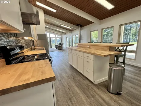 94475 Golf Course Lane North Bend OR 97459