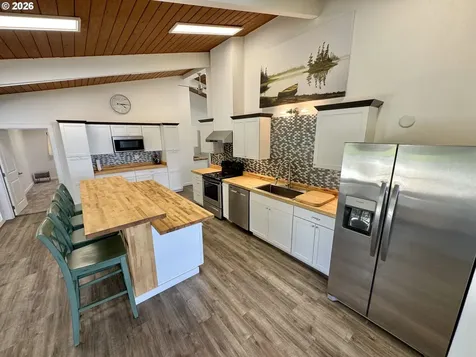 94475 Golf Course Lane North Bend OR 97459