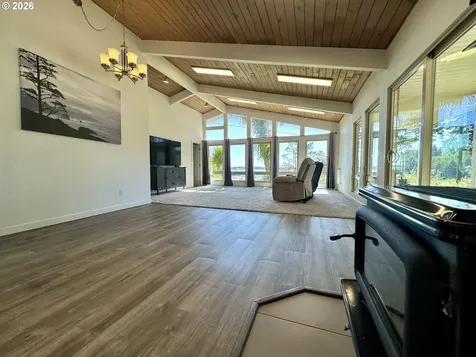 94475 Golf Course Lane North Bend OR 97459