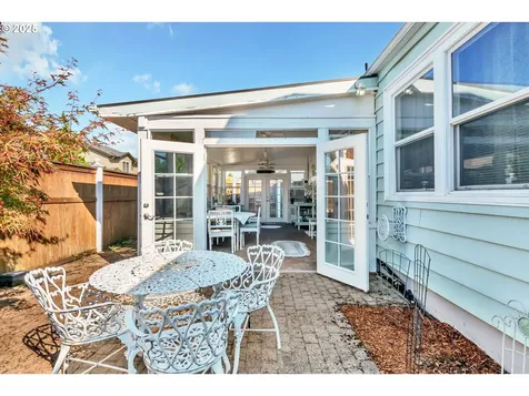 2736/2740 Coburg Road Eugene OR 97408
