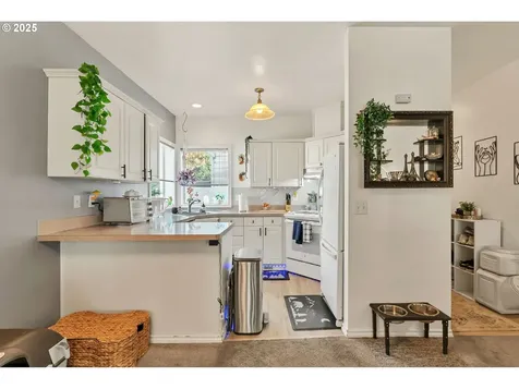 2736/2740 Coburg Road Eugene OR 97408